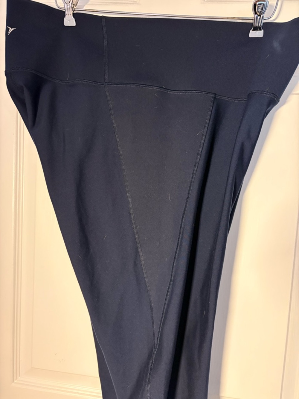 Old Navy Active Elevate High-Waist Capri Leggings in Dark Blue - Picture 8 of 10